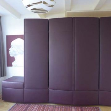 Kast gestoffeerd met leren panelen gesloten Links & Co