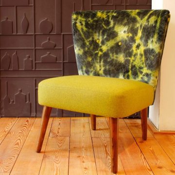 Elitis behang met stoeltje van Designers Guild Links en Co